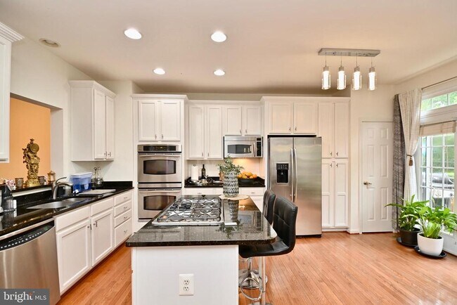 Building Photo - 8240 Gunston Commons Way