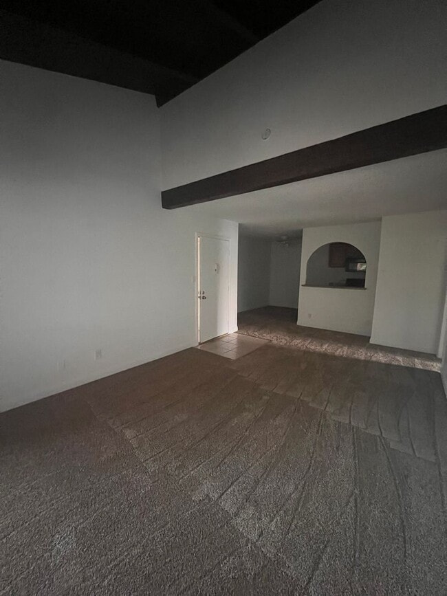 Building Photo - Close to UNLV, Airport, and Las Vegas Strip. GRANITE COUNTERTOPS. Comm. Pool