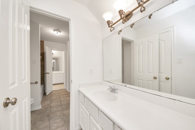 Building Photo - 3811 Parkside Dr