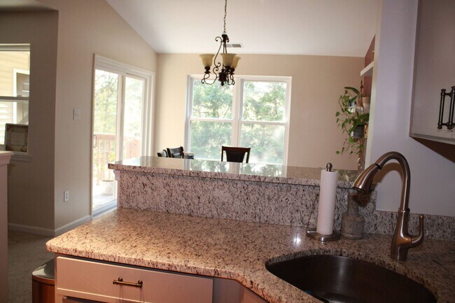 Building Photo - Charming 2 Bedroom/1 Bathroom Condo in Halethorpe, MD!