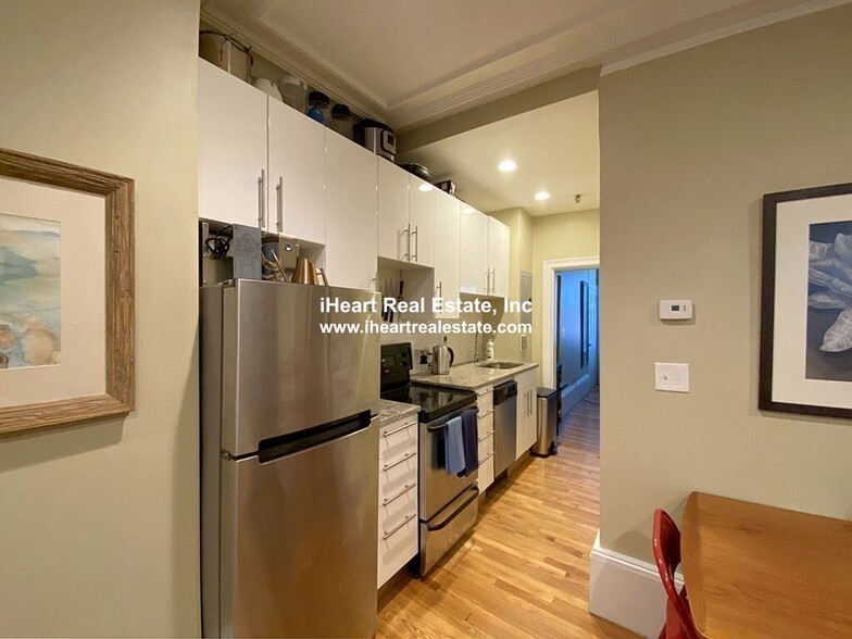 Primary Photo - 95 Pinckney St