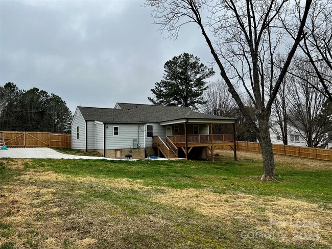 Building Photo - 1308 Old Concord Rd