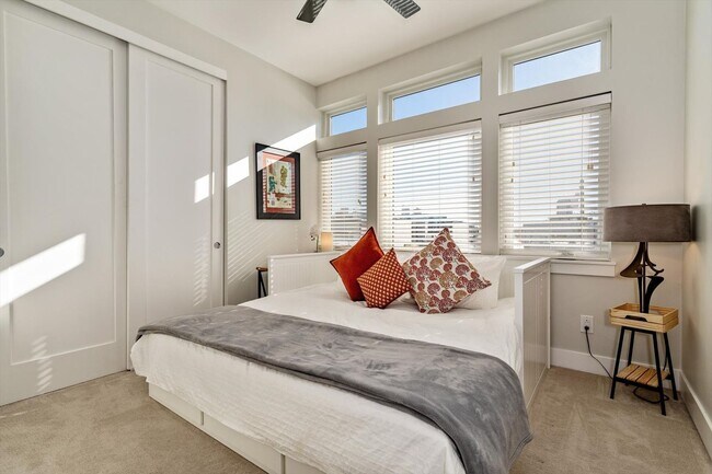 Building Photo - 4-Story Furnished 2BD, 2.5BA LoHi Townhome with Rooftop Deck