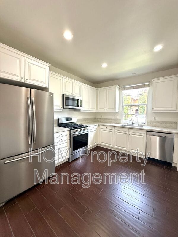 Building Photo - 74 Chantilly