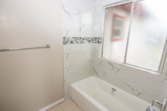 Building Photo - 2611 Ashington Dr