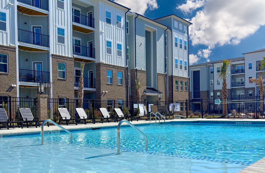 Primary Photo - Parkway at 31 Apartments