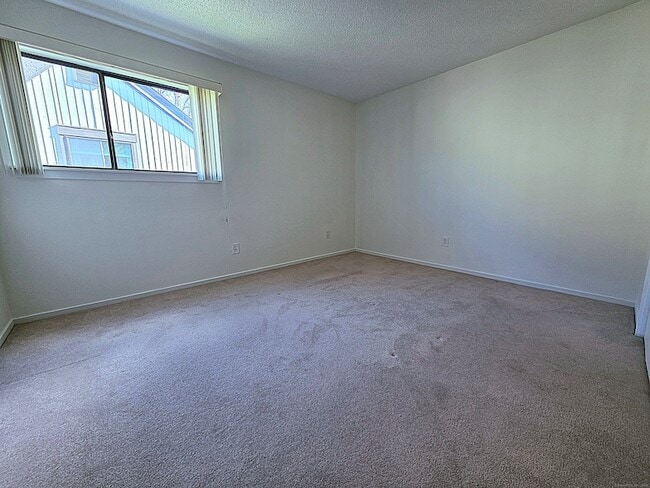 Building Photo - 563 Heritage Vlg