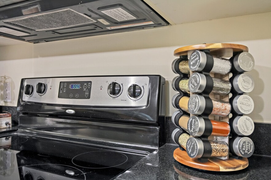 Building Photo - 615 S Columbus St