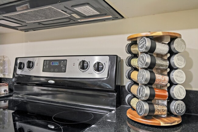 Building Photo - 615 S Columbus St