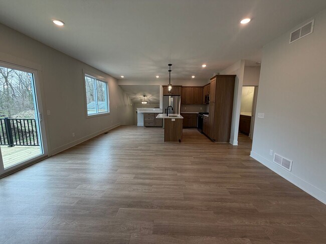 Building Photo - Newly built 3 bedroom spacious home!