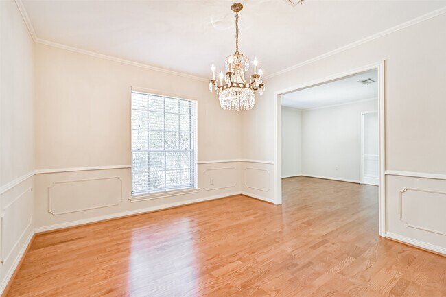 Building Photo - 2005 La Salle Ln