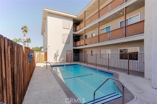 Building Photo - 13543 Moorpark St