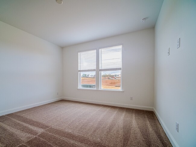 Building Photo - "Charming 2-Bed, 2-Bath Belmont Gem with Elegant Design"