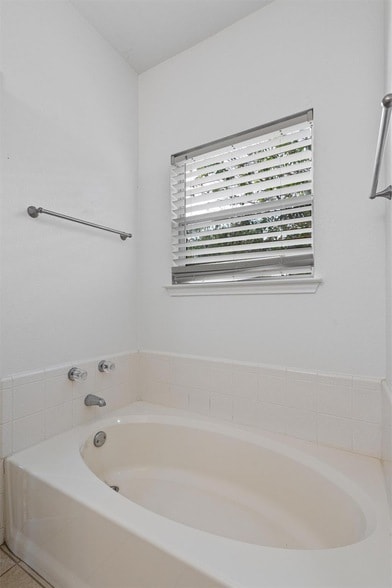 Building Photo - 204 Mallard Cove