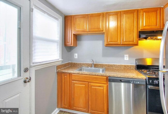 Building Photo - 2580 Iverson St