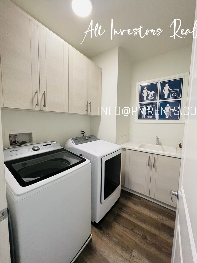 Building Photo - 1234 Via Candelas