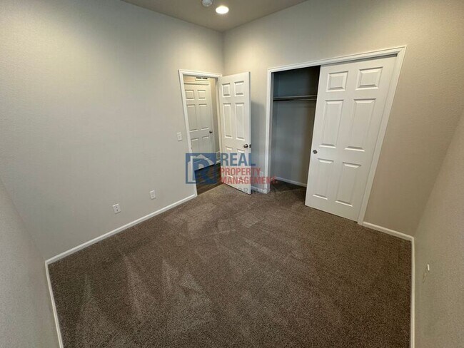 Building Photo - 6634 N Cathay St