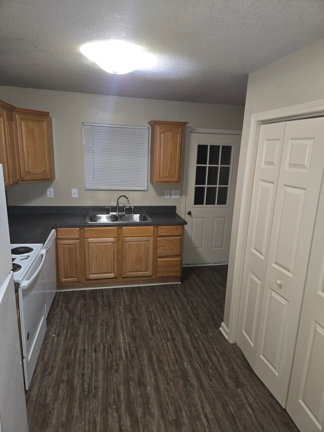 Building Photo - 526