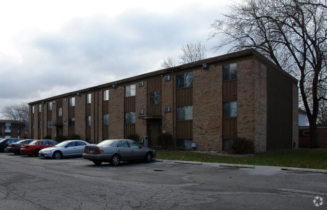 Remington Place - 916 S Byrne Rd Toledo OH 43609 | Apartment Finder