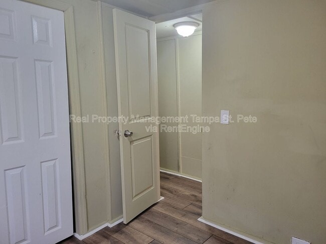 Building Photo - 710 S 50th St
