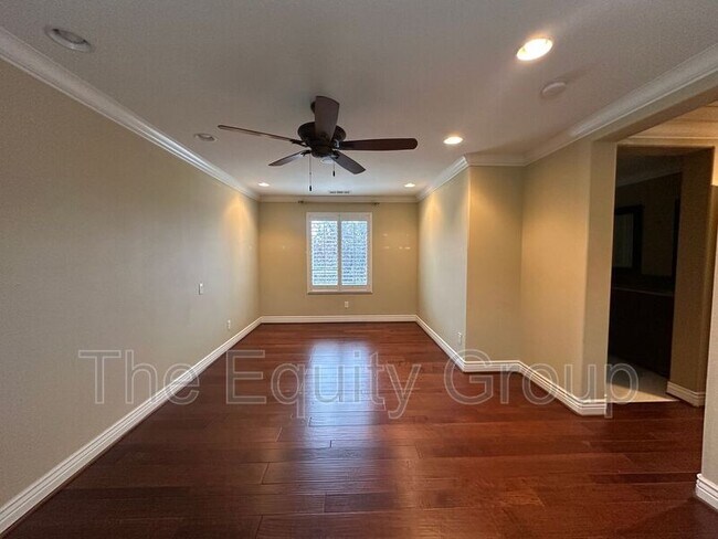 Building Photo - 3842 W Buena Vista Ave