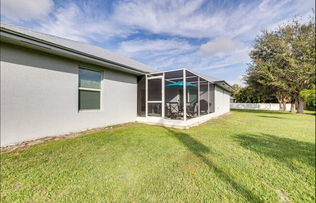 Building Photo - 1701 SW Cascade Rd