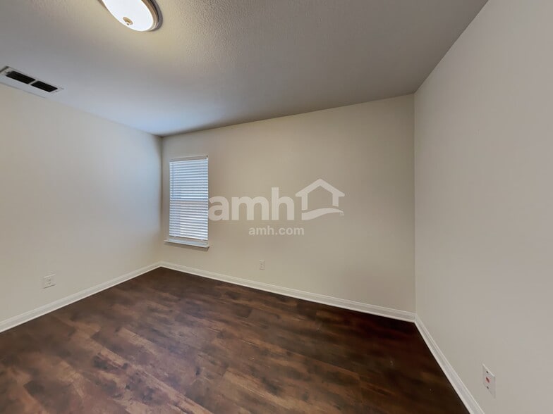 Building Photo - 7913 Oxbow Way