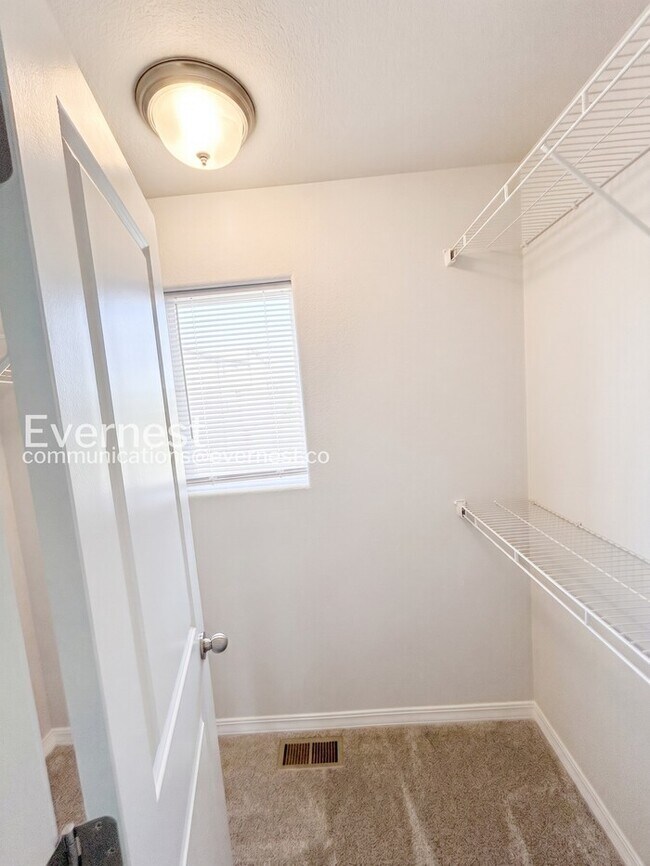 Building Photo - 3-Bed, 2.5-Bath Home/Voucher Accepted / Available Now!