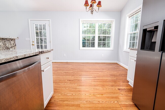 Building Photo - 118 Monterey Cir
