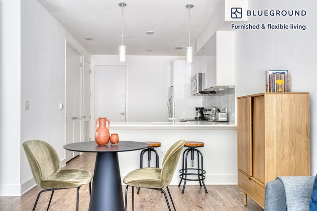 Building Photo - 1301 W Koenig Ln