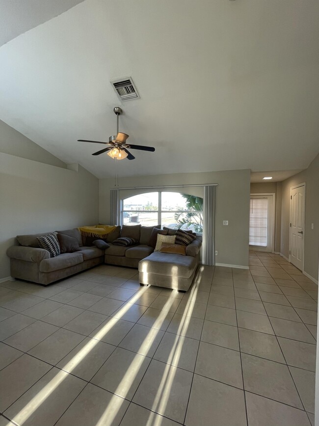 Building Photo - 1602 SW 16th Ct