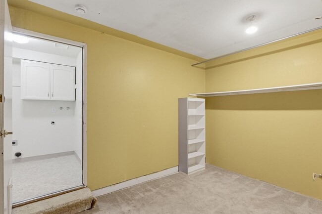 Building Photo - Freshly Updated 3-Bedroom Home with Fenced...