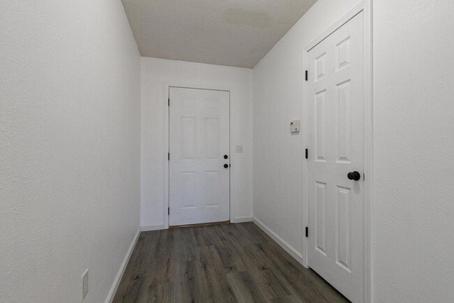 Building Photo - Updated 3 bedroom 2 bathroom 2 car garage ...