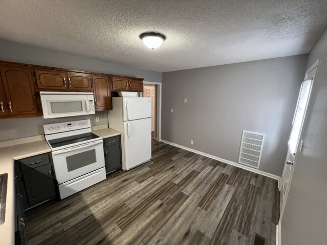 Building Photo - 204 B  Arkansas Ave Oak Grove KY 42262