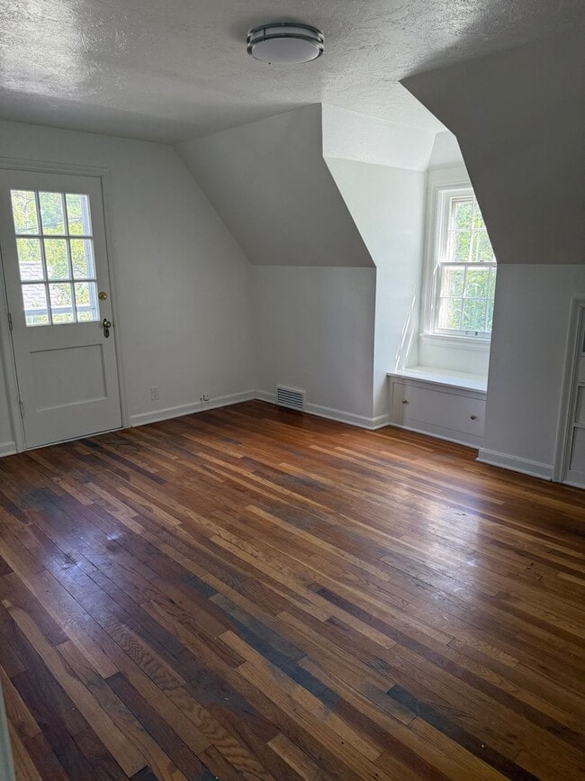 Building Photo - Beautiful 4 bed 3 bath