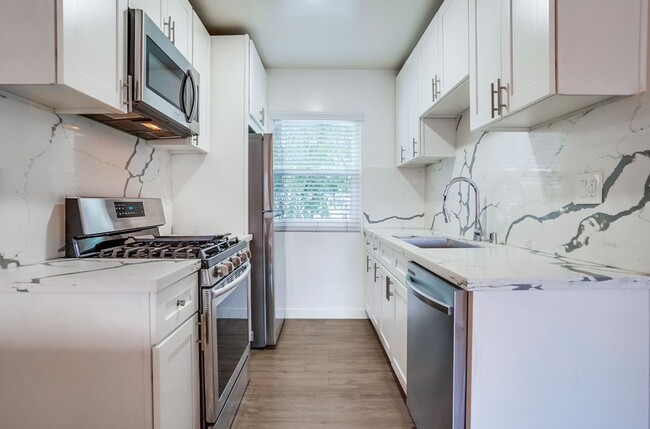 Interior Photo - 435 W. Regent St