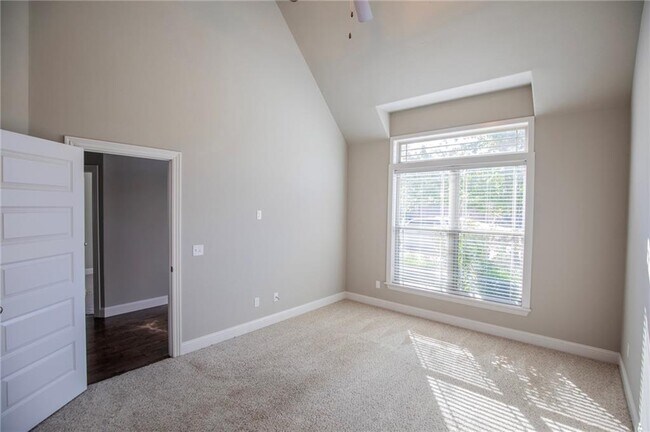 Building Photo - 3214 SW Stonepoint Ave