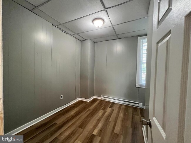 Building Photo - 6 Laurel Hill Ln