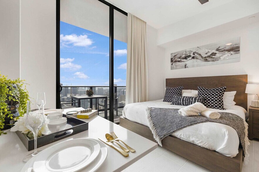 Building Photo - 159 NE 6th St