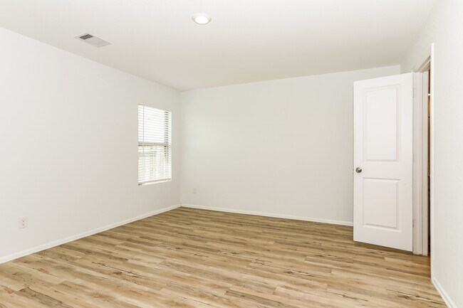 Building Photo - 3315 Aster Mdw Wy