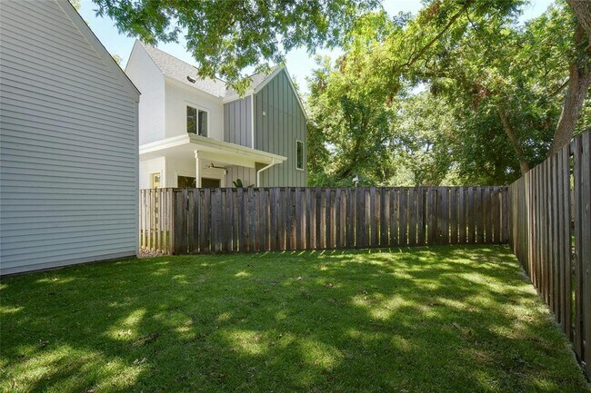 Building Photo - 739 Gunter St