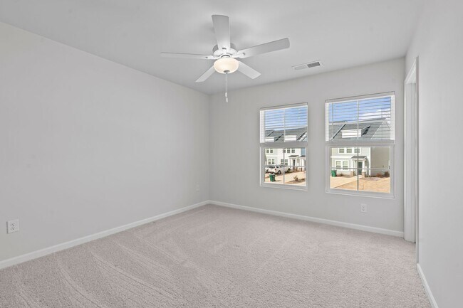 Building Photo - Beautiful 3 Bedroom 2.5 Bath Townhome in East Main Meadows