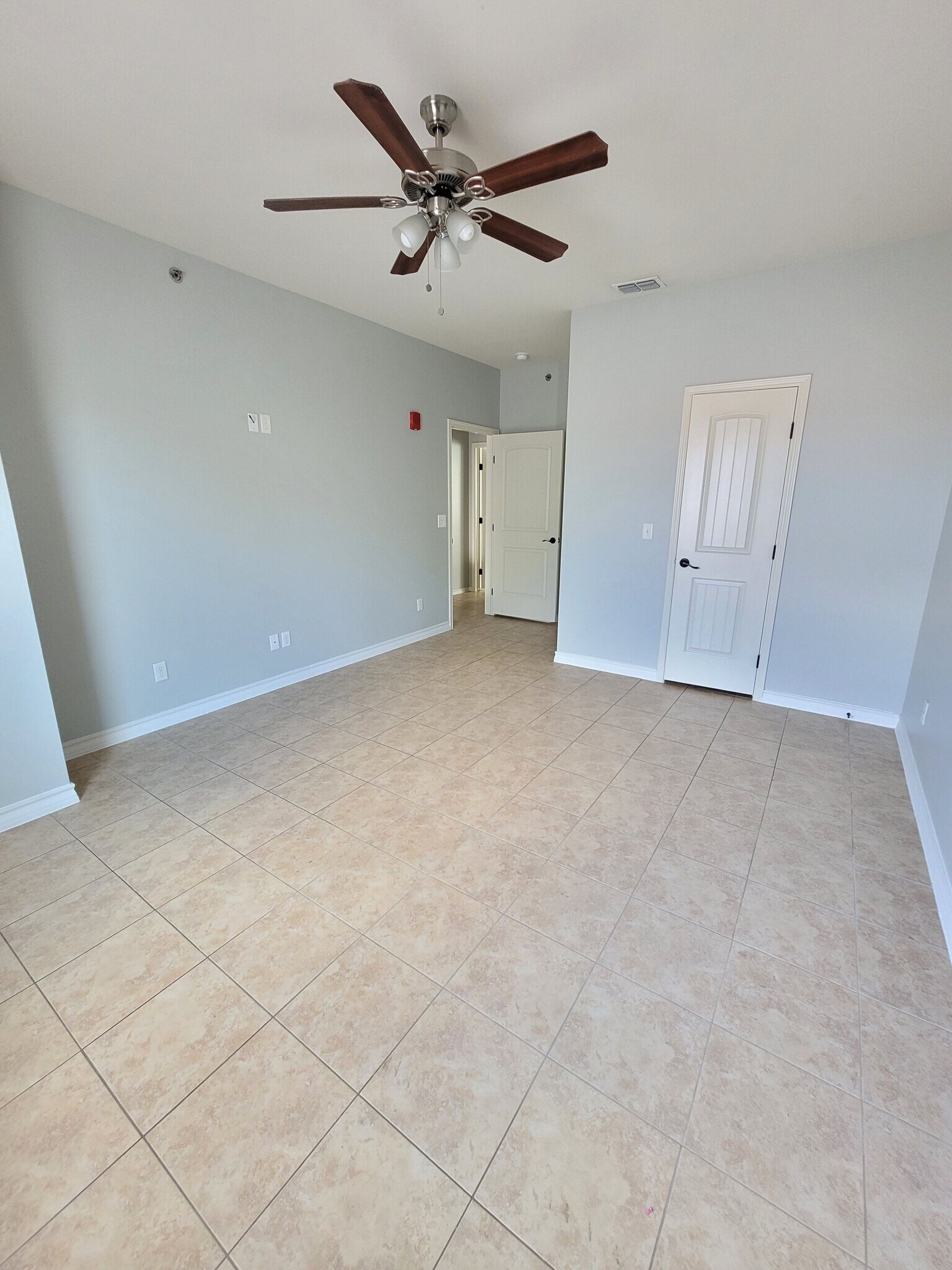 Building Photo - 201 S 5th St