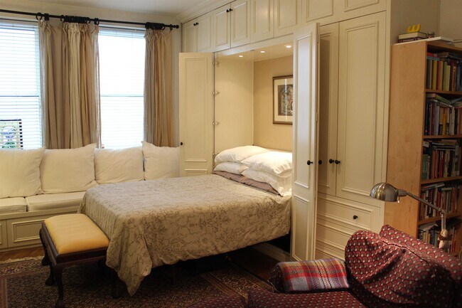 Building Photo - 1021 Grand St