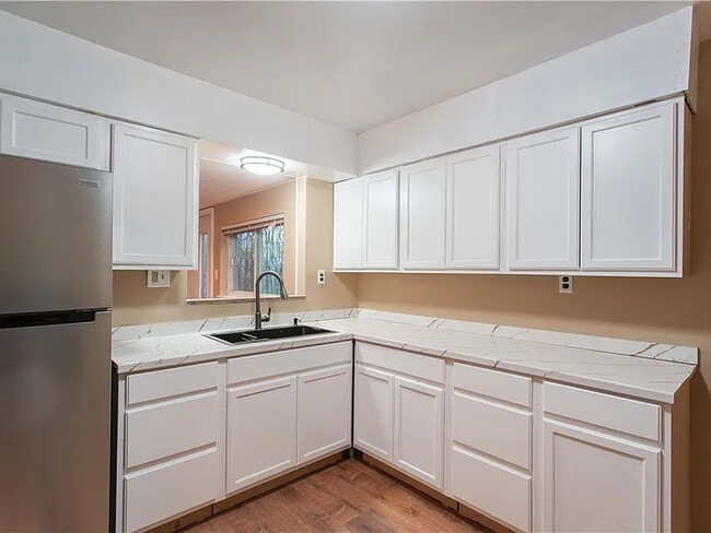 Building Photo - 194 Woodridge Dr