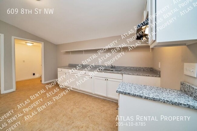 Building Photo - 609 8th St NW