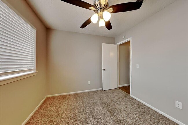 Building Photo - 22722 Brafferton Ln