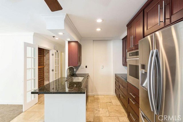 Building Photo - 555 Esplanade