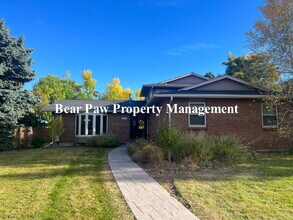 Building Photo - Lovely 4 Bedroom Home Golden!!