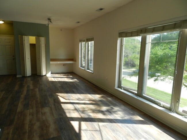 Building Photo - 588 N Midvale Blvd